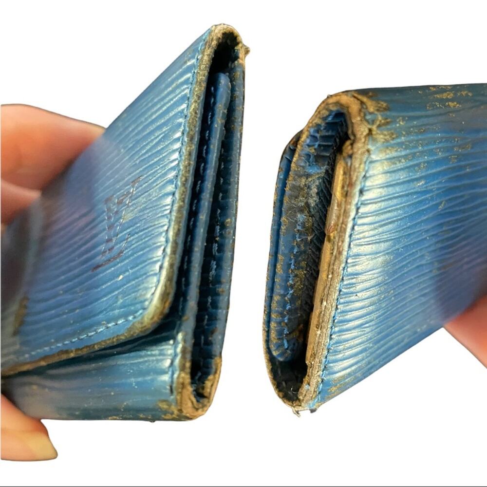 Louis Vuitton Blue Epi Leather Key Holder - Picture 3 of 8